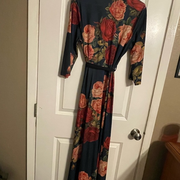 Navy Floral Dress - Picture 3 of 7